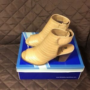 COPY - White Mountain peep toe booties